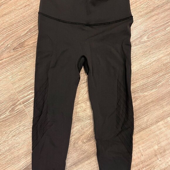 Lululemon Seamless black crop legging size 4 BRAND NEW - Picture 2 of 3